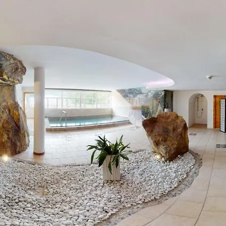 Ξενοδοχείο με διαμερίσματα Wellness Panorama Alpin - Im Pitztal 4*