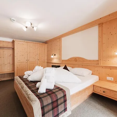 Wellness Panorama Alpin - Im Pitztal アパートホテル イェルツェンス