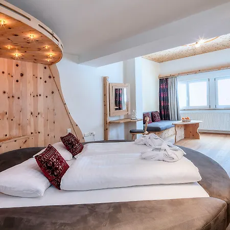 Wellness Panorama Alpin - Im Pitztal アパートホテル イェルツェンス